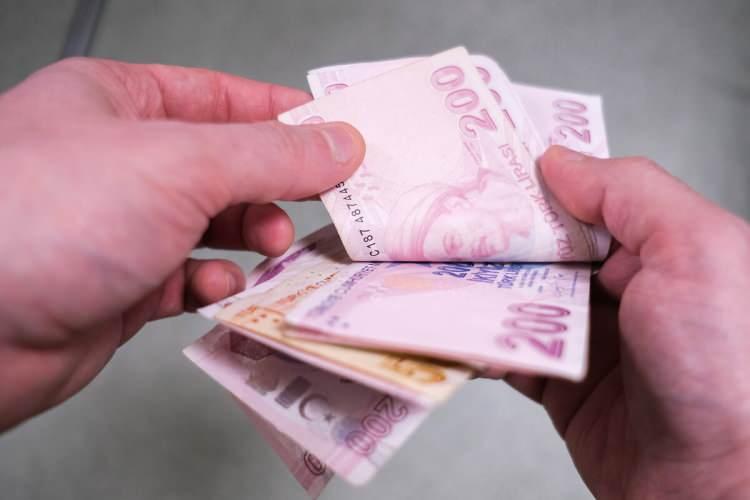 <p><span style="color:#B22222"><strong>MEMUR (&Uuml;NİVERSİTE MEZUNU) &ndash; 9/1</strong></span></p>

<p>52.617,00 TL &rarr; <strong>62.397</strong><strong>,76 TL</strong></p>
