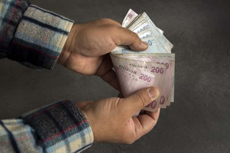 <p><strong><span style="color:#B22222">NOT</span>:</strong></p>

<p><strong>İki çocuklu olup eşi çalışmayan personelin maaşları esas alınmıştır. 1.000 TL’lik ilave ödeme dahildir.</strong></p>

<p> </p>
