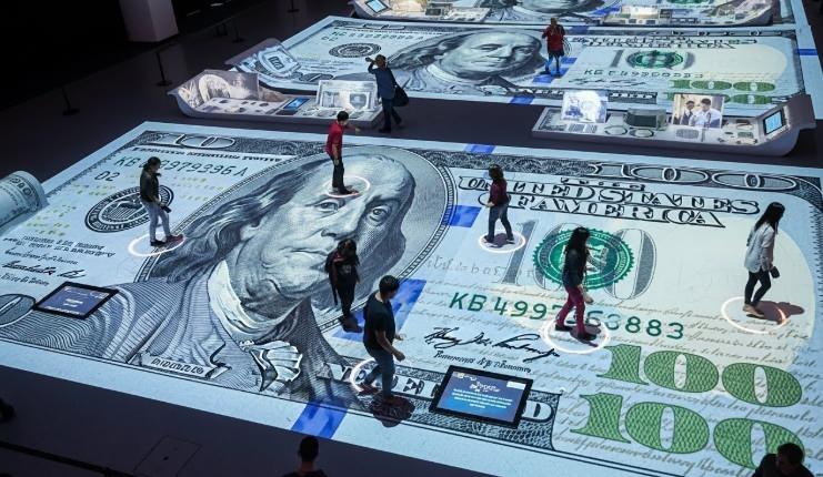 <p><span style="color:#B22222"><strong>D&Uuml;NYANIN EN ZENGİN 10 AİLESİ A&Ccedil;IKLANDI</strong></span></p>

<p>&nbsp;</p>

<p>Listede bulunan ailelerin ortak noktası, nesiller boyu s&uuml;ren birikim ve stratejik yatırımlar. Kurdukları şirketler, sadece ticari başarılarıyla değil, aynı zamanda inovasyon ve s&uuml;rd&uuml;r&uuml;lebilirlik alanındaki hamleleriyle de &ouml;ne &ccedil;ıkıyor. Bloomberg'in yayınladığı son listede d&uuml;nyanın en zengin 10 ailesi yer aldı...</p>
