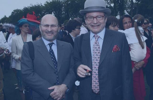 <p><span style="color:#B22222"><strong>9)&nbsp; WERTHEİMER&nbsp; AİLESİ - Fransa&nbsp; </strong></span><strong>|&nbsp; 85.6 MİLYAR DOLAR</strong></p>

<p>&nbsp;</p>

<p>Wertheimer ailesi, d&uuml;nyaca &uuml;nl&uuml; l&uuml;ks moda markası Chanel&rsquo;in &ccedil;oğunluk hisselerine sahip olan Fransız iş ailesidir. Servetlerini haute couture, parf&uuml;m ve l&uuml;ks perakende sekt&ouml;rlerinden elde eden aile, Chanel&rsquo;i d&uuml;nyanın en değerli l&uuml;ks markalarından biri h&acirc;line getirmiştir.</p>
