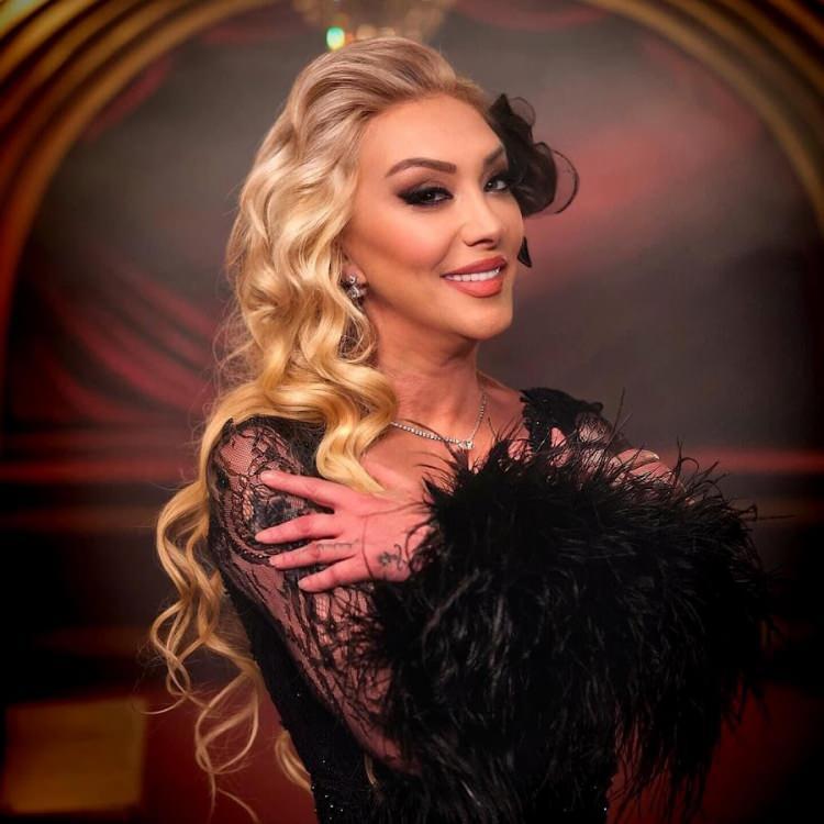 <p>Yalova &Ccedil;ınarcık il&ccedil;esindeki <strong>evinin 6. katındaki teras camından d&uuml;şerek</strong> hayatını kaybeden arabesk m&uuml;ziğinin g&uuml;&ccedil;l&uuml; sesi <strong>G&uuml;ll&uuml;'n&uuml;n ş&uuml;pheli &ouml;l&uuml;m&uuml; sonrası kızı Tuğyan &Uuml;lkem G&uuml;lter cinayet zanlısı olarak tutuklanarak cezaevine g&ouml;nderilmişti.</strong></p>
