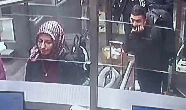 <p>B&uuml;y&uuml;k&ccedil;ekmece Adliyesi'nde emanet b&uuml;rosunda g&ouml;revli hizmetli memur Erdal Timurtaş'ın uzun s&uuml;redir işe gelmemesi &uuml;zerine yapılan denetimlerde, 25 kilogram altın ile 50 kilogram g&uuml;m&uuml;ş&uuml;n &ccedil;alındığı belirlenmişti. Olayın ardından Timurtaş'ın ka&ccedil;tığı ortaya &ccedil;ıkmıştı.</p>
