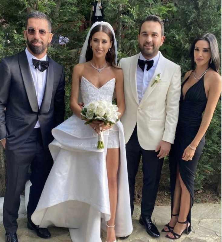 <p><strong>SOSYAL MEDYADA G&Uuml;NDEM OLDU</strong></p>

<p>&Ccedil;ıkan haberler sonrası Arda Turan'ın yeğeni i&ccedil;in yaptığı jest i&ccedil;in sosyal medya kullanıcılarından <strong>"b&uuml;y&uuml;k jest", "abi yeğenin olabilir miyim?" "maşallah ne g&uuml;zel ya"</strong> yorumları yapıldı.&nbsp;</p>

<p>&nbsp;</p>
