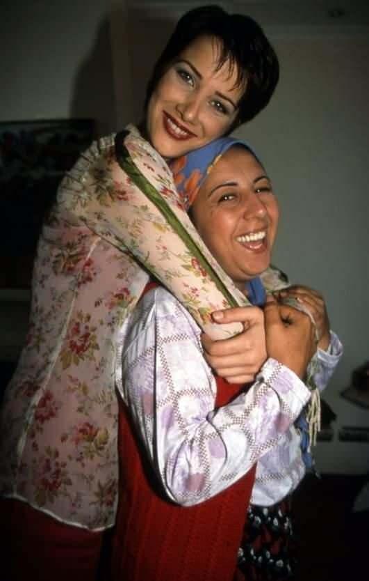 <p>'Ayrılsak da Beraberiz', 'Yarım Elma' gibi dizilerle 2000'li yıllara damga vuran Janset Pa&ccedil;al uzun zamandır ekranlardan uzak yaşıyor.&nbsp;</p>
