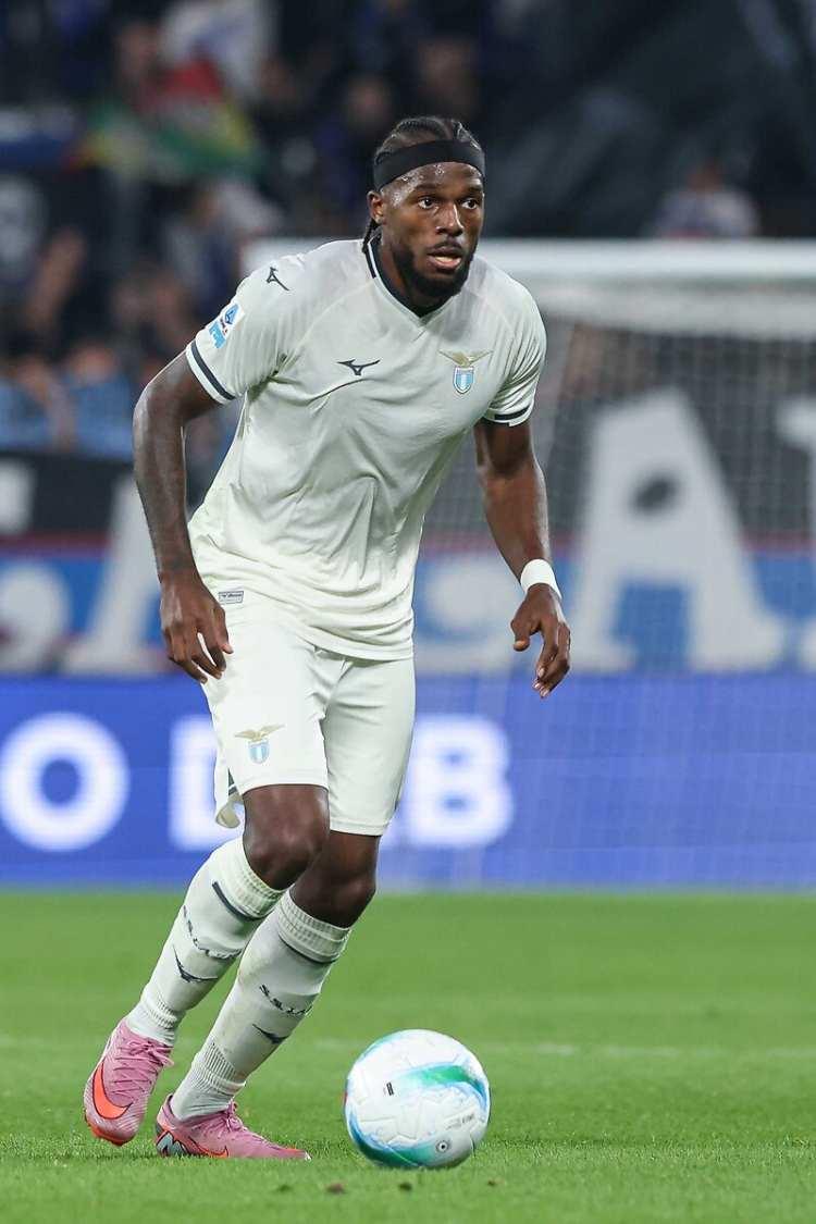 <p>Chelsea, J&ouml;rgensen i&ccedil;in Avrupa'dan gelen diğer teklifleri değerlendirip karar verecek. Tavares ile ilgili kararını ise Lazio, birka&ccedil; g&uuml;n i&ccedil;inde Beşiktaş'a iletecek. (H&uuml;rriyet)</p>
