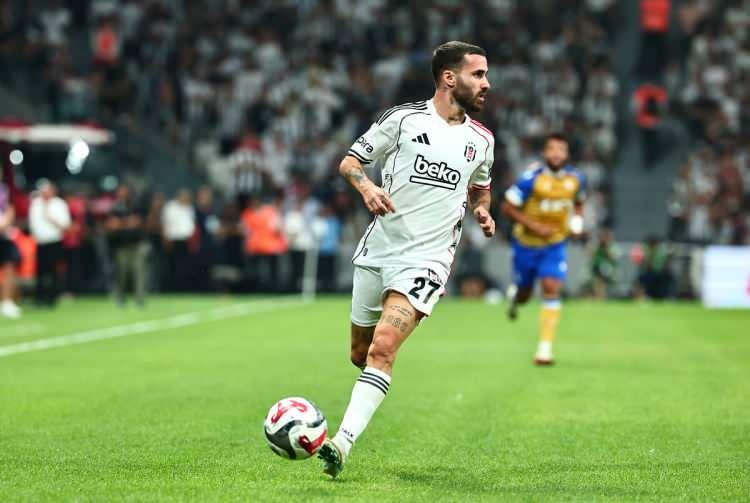 <p>Benfica, Rafa Silva i&ccedil;in 5 milyon euroluk teklif yaptı. Siyah-beyazlı kul&uuml;b&uuml;n başkanı Serdal Adalı, 10 milyon euro ve alacaklarından feragat etmesi dışında gelecek teklifleri kabul etmeyeceklerini bildirdi. (Fanatik)</p>
