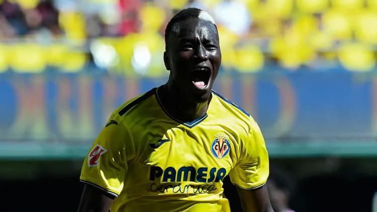 <p>Villarreal, Gueye i&ccedil;in 40 milyon euro talep ederken Sarı-kırmızılı takımın Sportif AŞ Başkan Vekili Abdullah Kavukcu, bu rakamı aşağılara &ccedil;ekmek i&ccedil;in mesai harcıyor.<br />
<br />
(TAKVİM)</p>
