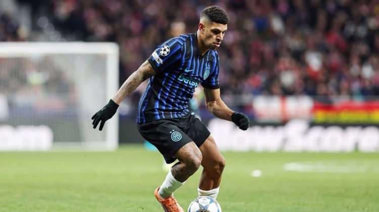 <p>Beşiktaş, Inter'den Luis Henrique'nin transferi i&ccedil;in İtalyan ekibiyle g&ouml;r&uuml;şmelerine başladı.<br />
<br />
Siyah-beyazlılar 24 yaşındaki oyuncuyla prensip anlaşmasına varırken Inter, 1.5 sezonluk kiralama bedeli olarak 5 milyon euro talep ediyor.<br />
<br />
(FANATİK)</p>
