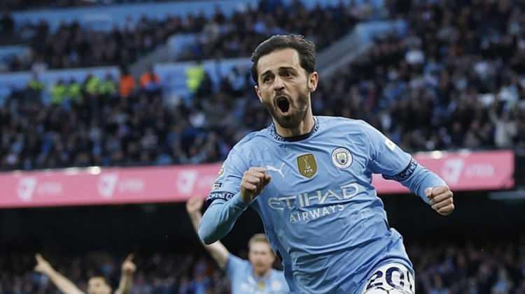 <p>Galatasaray, yaz transfer d&ouml;neminde Bernardo Silva'yı kadrosuna katabilmek i&ccedil;in g&ouml;r&uuml;şmelerine başladı.<br />
<br />
Leroy Sane i&ccedil;in bonservis bedeli &ouml;demeyen sarı-kırmızılılar, benzer şekilde Silva'yı da kadrosuna katmak istiyor.<br />
<br />
(FANATİK)</p>
