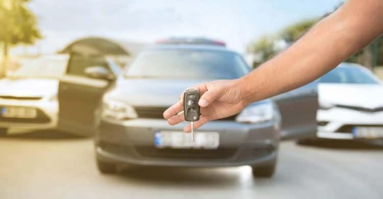 <p>2025 yılı otomotiv sekt&ouml;r&uuml; i&ccedil;in g&uuml;venilirlik sınavına d&ouml;n&uuml;ş&uuml;rken &uuml;reticiler, g&uuml;venlik kusurları nedeniyle milyonlarca aracı servislere geri &ccedil;ağırmak zorunda kaldı.</p>
