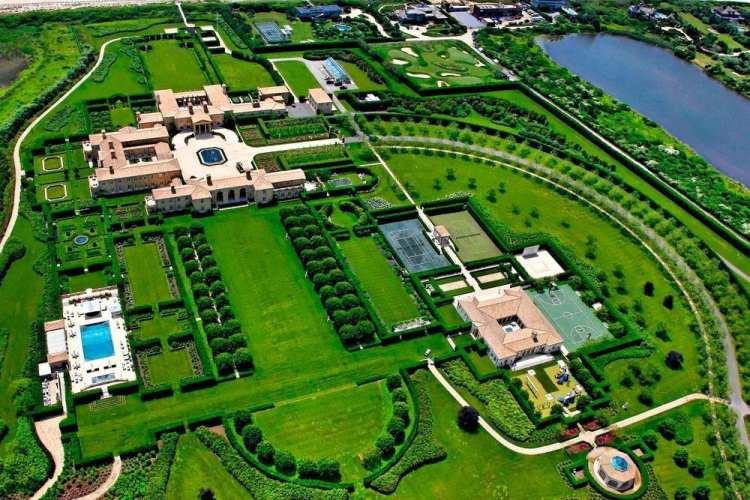 <p>Listenin 10. sırasındaki ev, Amerikalı yatırımcı Ira Rennert'a ait. 63 d&ouml;n&uuml;ml&uuml;k araziye yayılan bu malikanede tam 29 yatak odası ve 39 banyo bulunuyor. Evin kendine ait elektrik santrali, tiyatro salonu ve 100 ara&ccedil;lık garajının bulunması ise dikkati &ccedil;eken diğer &ouml;zellikler.</p>

<p>&nbsp;</p>

<p>&nbsp;</p>
