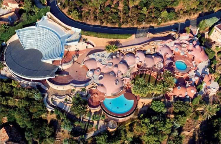 <p><span style="color:#B22222"><strong>7) LES PALAIS BULLES</strong></span></p>

<p><strong>Fiyat:</strong>&nbsp;420 milyon dolar<br />
<strong>Konum:</strong>&nbsp;Th&eacute;oule-sur-Mer, Fransa</p>
