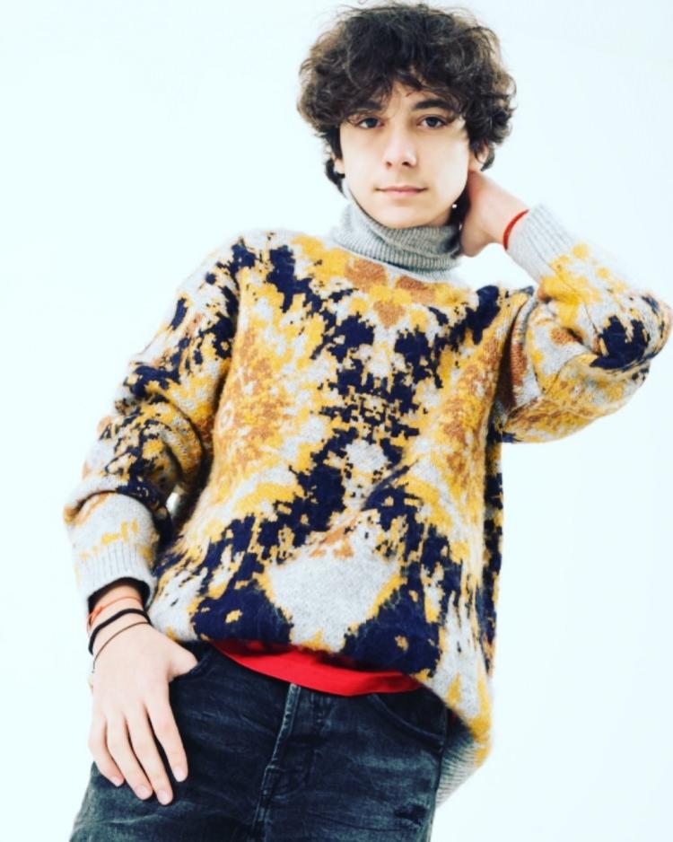 <p><span style="color:#B22222"><strong>"20'Lİ YAŞLARIMDA KARŞINIZA &Ccedil;IKMAK İSTEDİM"</strong></span></p>
