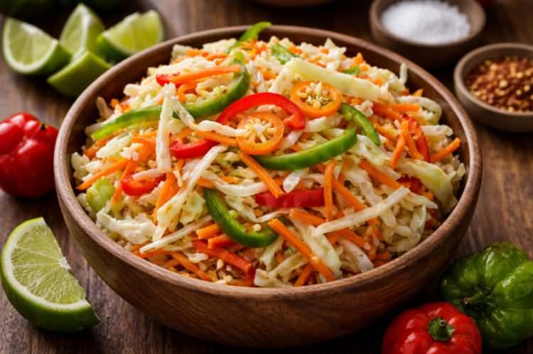 <p><span style="color:#FF0000"><strong>5. TSUKEMONO / JAPONYA</strong></span></p>

<p><strong>Daikon turpu, salatalık, patlıcan, zencefil ve erik gibi sebze ve meyvelerle hazırlanan Tsukemono, Japonya'nın en sevilen lezzetleri arasına adını yazdırıyor.&nbsp;</strong></p>
