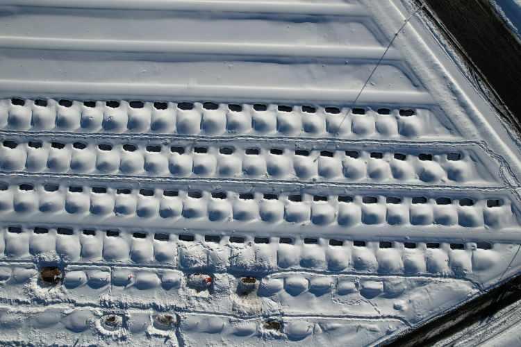 <p>Erzurum'da hem yoğun kar yağışı hem de &ouml;zellikle toprağın donması nedeniyle kış aylarında mezar yerlerinin a&ccedil;ılması nerede ise imkansız hale geliyor.</p>

<p>&nbsp;</p>
