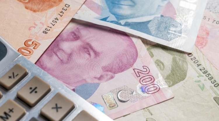 <p><strong>Cumhurbaşkanı Recep Tayyip Erdoğan tarafından 2026-2035 d&ouml;neminin "Aile ve N&uuml;fus 10 Yılı" ilan edilmesi kapsamında, TDV ile Diyanet'in ortaklaşa y&uuml;r&uuml;tt&uuml;ğ&uuml; proje &ccedil;er&ccedil;evesinde, başvuru şartlarını sağlayan 18-34 yaş arasında nişanlı &ccedil;iftlere geri &ouml;demesiz 500 bin TL &ccedil;eyiz desteği sağlanacak.</strong></p>
