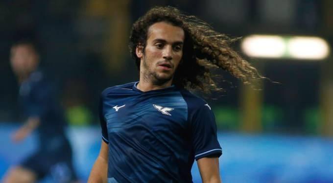 <p>Sarı-lacivertlilerin, İtalyan ekibiyle son pazarlıkları yaptığı ve tarafların el sıkışmanın eşiğinde olduğu aktarıldı.</p>
