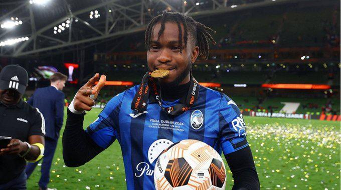 <p>Fenerbah&ccedil;e'de Ertan Torunoğulları ve Devin &Ouml;zek bu hafta i&ccedil;inde İtalya'ya giderek Ademola Lookman transferini bitirmeye &ccedil;alışacak.<br />
<br />
Sarı-lacivertliler, Atalanta'nn 40 milyon euro inadını kırıp, 30 milyon euro + bonuslar i&ccedil;eren teklifi kabul ettirip trasnferi bitirmeyi planlıyor.<br />
<br />
(FOTOMA&Ccedil;)</p>
