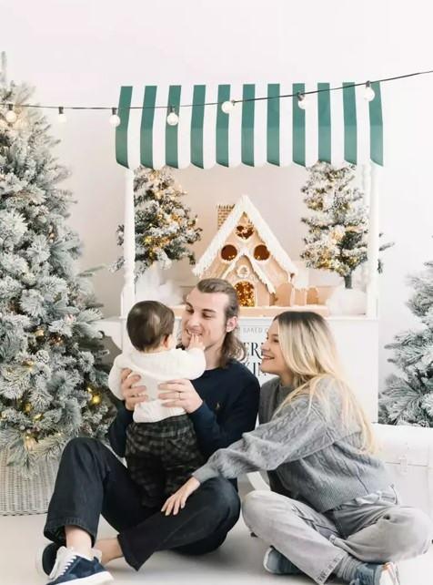 <p><strong>Bununla da yetinmeyen &uuml;nl&uuml; futbol yıldızı, oğluyla birlikte dinleneceği uzanma koltuğuna ise 226 bin lira, 5 &ouml;zel sandalyeye ise 500 bin TL verdi.</strong></p>
