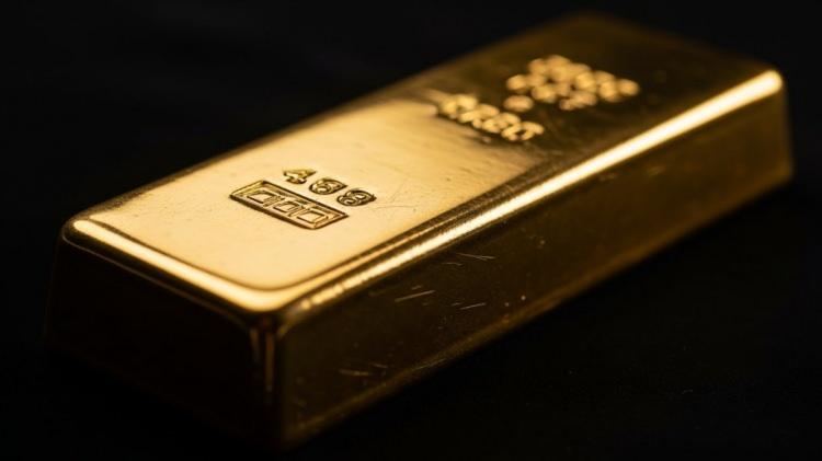 <p><span style="color:#B22222"><strong>"ONS ALTINDA HEDEF: 4880 DOLAR</strong></span></p>

<p>Altın ve g&uuml;m&uuml;ş&uuml;n haftaya y&uuml;kselişle başladığına dikkat &ccedil;eken uzman isim, ons altın tarafında 4420 dolar seviyelerinin g&ouml;r&uuml;ld&uuml;ğ&uuml;n&uuml; belirtti. Ancak Memiş'in asıl bombası, yılın ilk yarısı i&ccedil;in verdiği hedef fiyat ve sonrasındaki "&ccedil;ıkış" uyarısı oldu:</p>

<p>&nbsp;</p>
