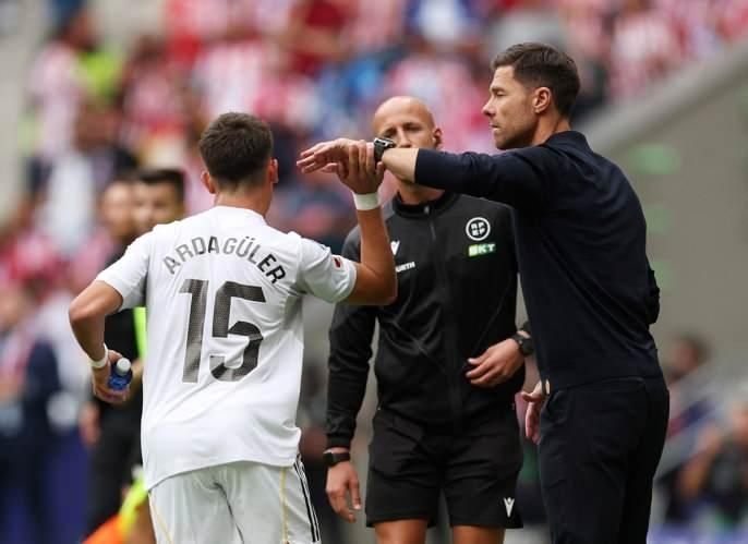 <p><strong>Xabi Alonso, ilk 11'ini se&ccedil;erek &ouml;nemli bir şeyi a&ccedil;ık&ccedil;a ortaya koydu: G&uuml;ler'e olan g&uuml;veni azaldı.</strong></p>
