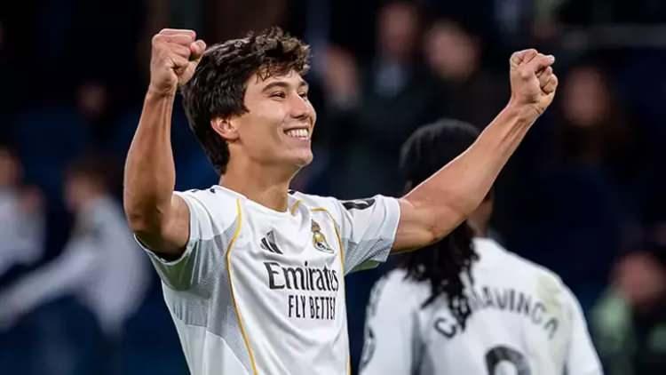 <p>İspanya La Liga'nın 18. haftasında Real Madrid, sahasında Real Betis'i 5-1 mağlup etti. Karşılaşmayı değerlendiren İspanyolların &uuml;nl&uuml; gazetecisi Julio Maldonado "Maldini", Arda G&uuml;ler'le ilgili &ccedil;arpıcı bir iddiada bulundu.</p>
