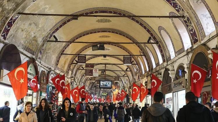 <p>&Ccedil;arkın merkezinde Kapalı&ccedil;arşı'da faaliyet y&uuml;r&uuml;ten &Ouml;zbey (Ven&uuml;s D&ouml;viz) Şirketler Grubu ve Angun D&ouml;viz'in bulunduğunu belirten G&uuml;ng&ouml;r, Balanfx, Amorfx ve Mobilfx adlı forex platformları &uuml;zerinden de dolandırıcılık yapıldığını kaydetti.&nbsp;</p>
