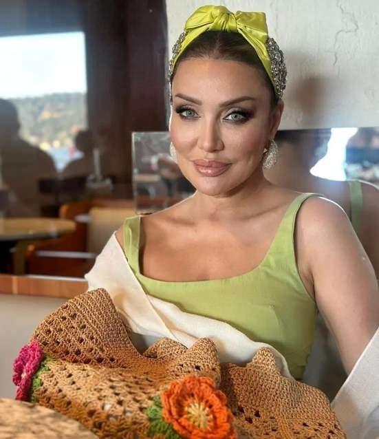 <p><strong>'&Ouml;LEYİM DEDİM AMA &Ouml;LEMİYORSUN'</strong></p>

<p>"&Ccedil;ocuğumu hastaneye yatırmak&hellip; O ilk yatırış &ccedil;ok korkun&ccedil;tu. Orada adeta duvara tosladım. İ&ccedil;imde b&uuml;y&uuml;k bir boşluk oluştu. Aman ya Rabbim, o duyguyu anlatamam. O g&uuml;nden beri antidepresan kullanıyorum ve h&acirc;l&acirc; bırakamadım. Her şey &ccedil;ok anlamsız geldi; hayat, maniat&hellip; '&Ouml;leyim' dedim ama &ouml;lemiyorsun da, &ccedil;&uuml;nk&uuml; &ccedil;ocuğun var. &Ccedil;ok dibi g&ouml;rd&uuml;m."</p>
