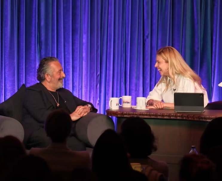 <p><strong>"DARILSA DAHA İYİ OLUR"</strong></p>

<p>İşiten bu s&ouml;zlerin karşısında <em><strong>&ldquo;Darılmamıştır&rdquo;</strong></em> şeklinde yorum yaptı. Cem yılmaz g&uuml;lerek<strong><em>&nbsp;&ldquo;Darılsa daha iyi&rdquo;</em>&nbsp;</strong><strong>yanıtını verdi</strong></p>
