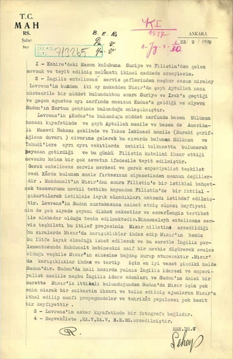 <p><strong>B&uuml;y&uuml;k Erkan-ı Harbiyye Reisliği</strong>,&nbsp;<strong>Dahiliye</strong>&nbsp;ve&nbsp;<strong>Hariciye Vekaletleri</strong>'ne g&ouml;nderilen ve Lawrance'ın asker &uuml;niformalı fotoğrafının da olduğu yazıda şu ifadeler yer aldı:</p>
