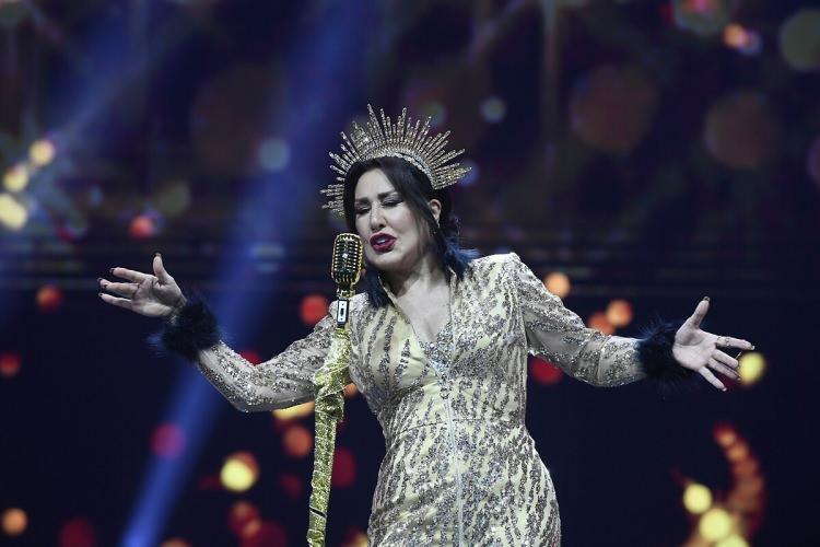 <p><strong>"Ben Sana Vurgunum", "Bir de Bana Sor", "Beni Benimle Bırak" gibi unutulmaz par&ccedil;alarla yıllardır m&uuml;zik d&uuml;nyasının g&uuml;&ccedil;l&uuml; seslerinden biri olarak anılan N&uuml;khet Duru, son a&ccedil;ıklamalarıyla g&uuml;ndem oldu.</strong></p>
