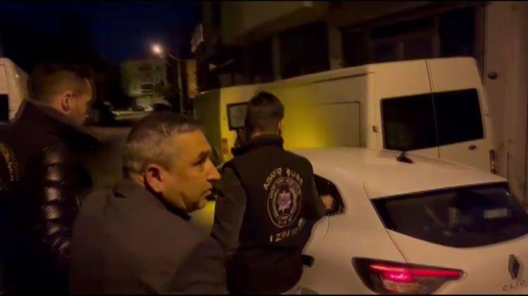 <p><span style="color:#A52A2A"><strong>POLİS CİNAYET PLANINI ORTAYA &Ccedil;IKARDI&nbsp;</strong></span></p>

<p>&nbsp;</p>

<p>Olayla ilgili yapılan &ccedil;alışmadan edinilen bilgiye g&ouml;re Dursun D.'nin ailesi, Nuriye Dilma&ccedil;'ın boşandıktan sonra<span style="color:#A52A2A"><strong><em> uygunsuz bir hayat s&uuml;rd&uuml;ğ&uuml;n&uuml; iddia ederek &ouml;l&uuml;m kararını verdi.</em></strong></span></p>

<p>&nbsp;</p>

<p>Polis ekipleri cinayet i&ccedil;in Dursun D.'nin yaptığı planı da ortaya &ccedil;ıkardı.</p>
