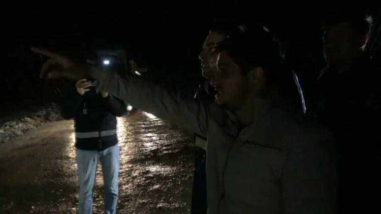 <p><span style="color:#A52A2A"><strong>"BANA KADINI &Ouml;LD&Uuml;RECEKLERİNİ S&Ouml;YLEMEDİLER"</strong></span></p>

<p>&nbsp;</p>

<p>Polise ifade veren Muharrem S.'nin <strong>"Bana kadını &ouml;ld&uuml;receklerini s&ouml;ylemediler. Onu buluşmaya ikna etmemi, bir araya geldiklerinde barışacaklarını s&ouml;ylediler. Ben de buluşmayı sağladıktan sonra ara&ccedil;tan ayrılıp, bir taksiye binip oradan ayrıldım. Ne oldu tam olarak bilmiyorum."</strong> dediği &ouml;ğrenildi.</p>
