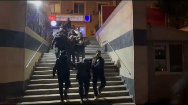 <p>D&ouml;k&uuml;m sahalarının bir s&uuml;re sonra yeşil alana &ccedil;evrildiğini bildiğini s&ouml;yleyen Eren D. <strong>"O alanı satın alarak anneme gizli bir mezar yaptırmak i&ccedil;in 10 milyon lira biriktiriyordum. Amacım buydu. Her ay onu g&ouml;md&uuml;ğ&uuml;m&uuml;z yere giderek dua ediyordum."</strong> dediği belirtildi.</p>
