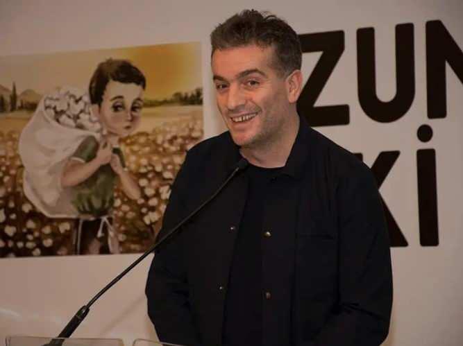 <p>Oyuncu Murat Cemcir, ge&ccedil;tiğimiz yıl kasım ayında i&ccedil; kanama nedeniyle hastaneye kaldırılmıştı. Yoğun bakımda &uuml;&ccedil; g&uuml;n tedavi g&ouml;ren 49 yaşındaki Cemcir, iki hafta sonra taburcu olmuştu.</p>
