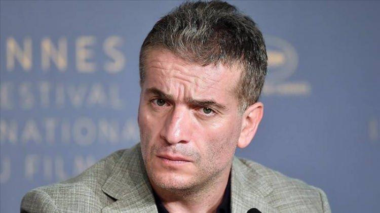 <p>Yaşadığı zorlu s&uuml;recin ardından &uuml;nl&uuml; oyuncudan sevindiren kare geldi. Cemcir'in&nbsp;&nbsp;berberine giderek tıraş olduğu ve sağlıklı g&ouml;r&uuml;nt&uuml;s&uuml;yle objektife yansıdığı &ouml;ğrenildi.&nbsp;</p>
