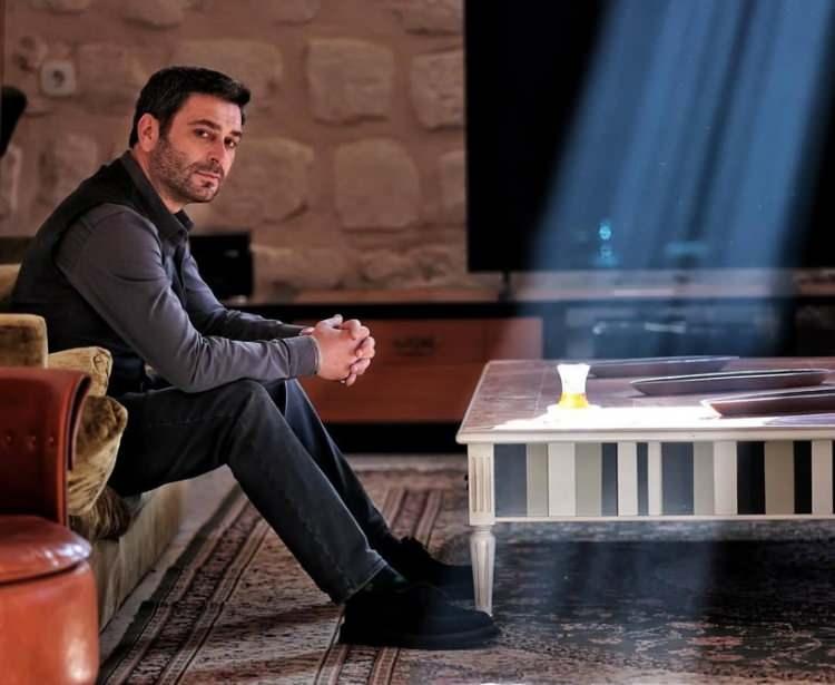 <p><strong>Kanal D ekranlarının reyting rekortmeni dizisi "Uzak Şehir"de oynadığı "Cihan" karakteriyle b&uuml;y&uuml;k beğeni toplayan Ozan Akbaba, son d&ouml;nemlerin en sık konuşulan isimlerinden biri.</strong></p>
