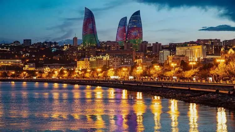 <p><span style="color:rgb(178, 34, 34)"><strong>Azerbaycan</strong></span></p>

<p>&nbsp;</p>

<p>T&uuml;rkiye kimlik kartıyla ya da T&uuml;rk pasaportuyla vizesiz seyahat edilebiliyor.</p>
