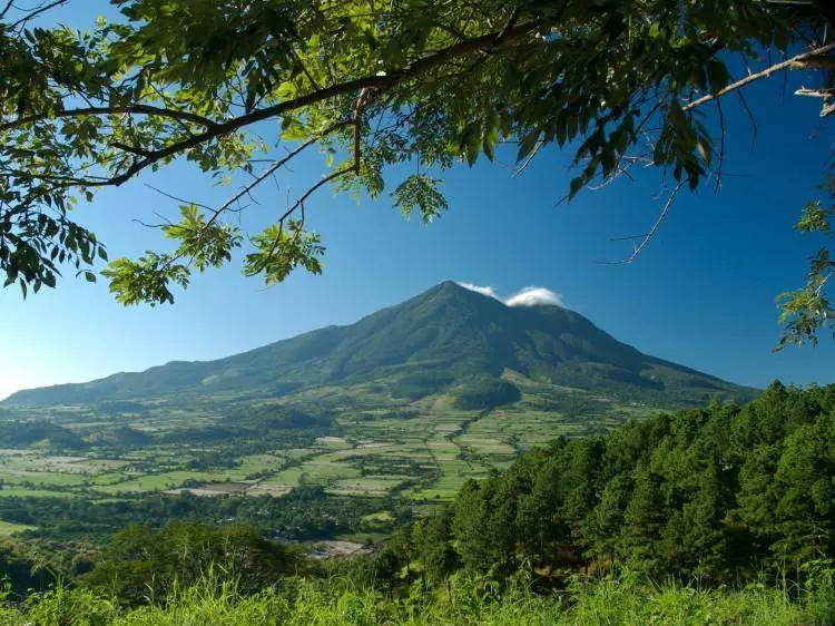 <p><span style="color:rgb(178, 34, 34)"><strong>El Salvador</strong></span></p>

<p>&nbsp;</p>

<p>90 g&uuml;n vizesiz.</p>
