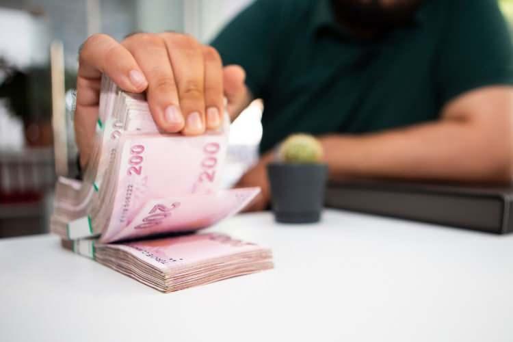 <p>T&uuml;rkiye İstatistik Kurumu (T&Uuml;İK) tarafından, aralık ayı enflasyonu a&ccedil;ıklandı.</p>

<p>&nbsp;</p>

<p>Kamu &ccedil;alışanlarıyla SSK ve Bağ-Kur emeklisi, 2026 Ocak zamlı maaşları netleşti.</p>
