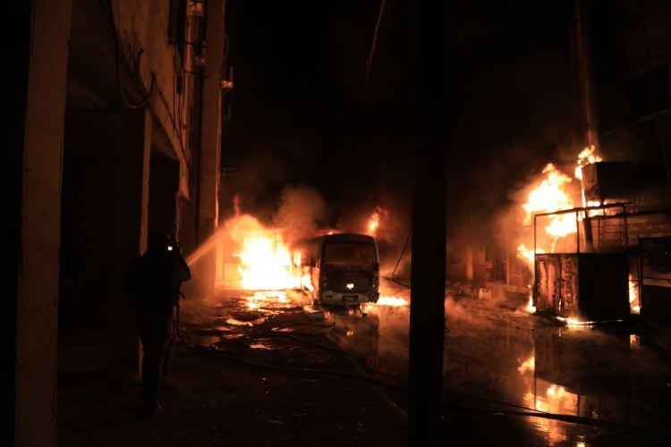 <p><span style="color:rgb(255, 255, 255)">Sivil savunma ve itfaiye ekipleri, yangına m&uuml;dahale etti.</span></p>
