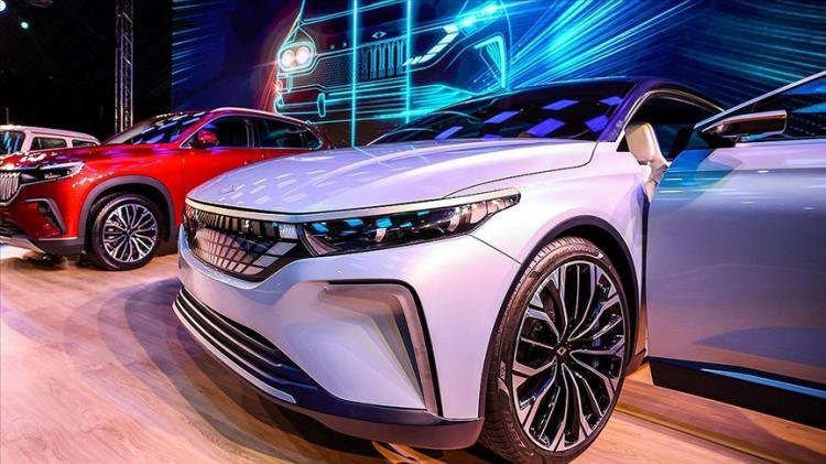 <p><span style="color:#B22222"><strong>SINIRLI SAYIDA T10F İ&Ccedil;İN GE&Ccedil;ERLİ Y&Uuml;ZDE 0 FAİZ</strong></span></p>

<p>Togg T10F'i almak isteyen bireysel kullanıcılara T10F V2 ve T10F 4More i&ccedil;in 600 bin liraya kadar 12 ay y&uuml;zde 0 faizli kredi imkanı sunuluyor ve aylık &ouml;demesi 50 bin lira oluyor.</p>

<p>Vadeyi uzatmak isteyenlere y&ouml;nelik olarak T10F 4More 1.5 milyon lira kredi, 36 ay vade, y&uuml;zde 2,33 oranında faiz avantajıyla aylık 69 bin 4 lira taksitle kredi veriliyor.</p>

<p>T10F V2 i&ccedil;in 1,7 milyon liraya kadar kredi, 48 ay vade, y&uuml;zde 2,38 faiz oranı ve aylık &ouml;demesi 68 bin 455 lira oluyor.</p>

<p>T10F V1 i&ccedil;in 1,3 milyon lira kredi, 48 ay vade, y&uuml;zde 2,42 oranında faiz oranı sunuluyor ve 52 bin 847 liradan satılıyor.</p>

<p>&nbsp;</p>
