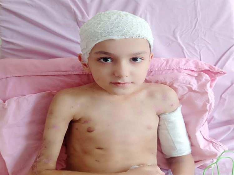 <p><span style="color:#A52A2A"><strong>5 MİLYON&nbsp; LİRA TAZMİNAT&nbsp; &Ouml;DENMESİNE KARAR VERİLDİ&nbsp;</strong></span></p>

<p>&nbsp;</p>

<p>T&uuml;m bu hususları değerlendiren mahkeme, manevi tazminat talebinin kısmen kabul&uuml;ne, olayda kusuru bulunan davalı idarelerce m&uuml;ştereken/m&uuml;teselsile yasal faizi ile<strong><em> <span style="color:#A52A2A">5 milyon lira tazminat &ouml;denmesine karar verdi.</span></em></strong></p>
