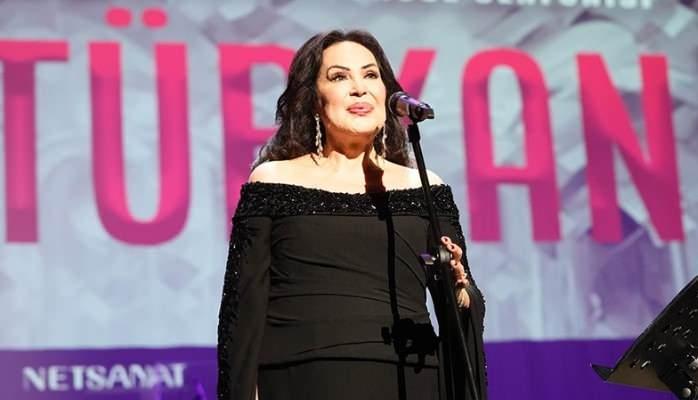 <p><strong>Usta sanat&ccedil;ı Şoray, m&uuml;zik ve sinema nostaljisini buluşturarak, Yeşil&ccedil;am'ın altın &ccedil;ağına damga vuran şarkıları &ldquo;Yeşil&ccedil;am Şarkıları-T&uuml;rkan Şoray Film Şarkıları Konseri&rdquo;nde seslendirecek.</strong></p>
