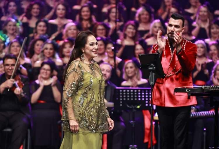 <p><span style="color:#800000"><strong>"İYİLİĞİN SULTANI"</strong></span></p>

<p><strong>Bu &ouml;zel konseri d&uuml;nyaca &uuml;nl&uuml; kanun virt&uuml;&ouml;z&uuml;, yetenekli besteci ve orkestra şefi Ahmet Baran y&ouml;netecek. "İyiliğin Sultanı" turnesi kapsamında ger&ccedil;ekleştirilecek bu &ouml;zel gecede, T&uuml;rkan Şoray'ın kariyerindeki unutulmaz filmlere eşlik eden eserler t&uuml;m ihtişamıyla sahneye taşınacak.</strong></p>
