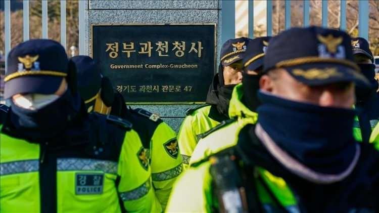 <p><strong>G&Uuml;NEY KORE </strong>- Polis Memuru</p>
