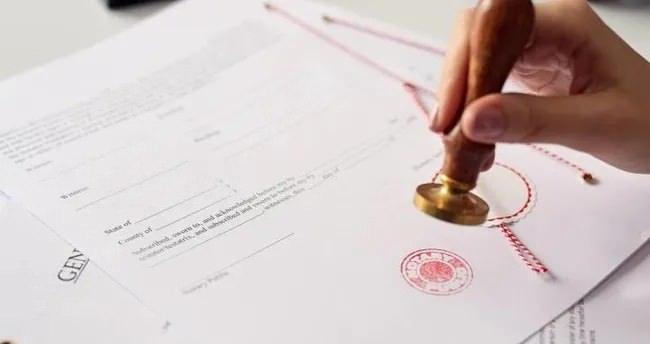 <p><span style="color:#B22222"><strong>İTALYA -</strong></span> Noter</p>
