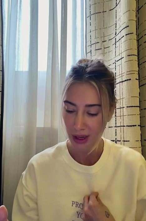 <p>"ETRAFIMDAKİ ENERJİYİ ANLIYORUM"</p>

<p>Hem kendime hem de bu s&uuml;recin i&ccedil;indeki herkese karşı&hellip; Beni anlayış ve iyi niyetle g&ouml;rmeye devam eden herkese bir kez daha teşekk&uuml;r ediyorum. Mesajlarınızı g&ouml;r&uuml;yorum. Etrafımdaki enerjiyi de anlıyorum. Bu elbette &ccedil;ok iyi hissettiriyor. Ancak neyin daha iyi hissettirdiğini artık burada s&ouml;ylememe ya da paylaşmama gerek yok. Biliyorum, isteyen istediği şekilde anlıyor. Olabilir. Bu, sosyal medya d&uuml;nyası. Biz de bunun i&ccedil;indeyiz. Daha farkında ve daha faydalı yaşamak i&ccedil;in hepinize dilediğim bir niyet diyelim.&rdquo;</p>
