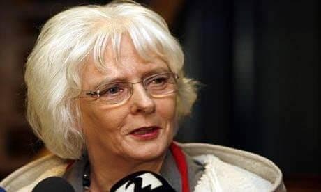 <p><strong><span style="color:#B22222">JOHANNA SIGURDARDOTTIR - İZLANDA ESKİ BAŞBAKANI&nbsp;</span> |&nbsp; U&Ccedil;UŞ G&Ouml;REVLİSİ</strong></p>
