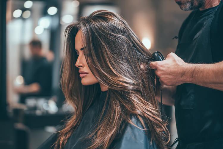 <p>Kuaf&ouml;rler</p>

<p>Estetik uzmanları</p>

<p>Berberler</p>
